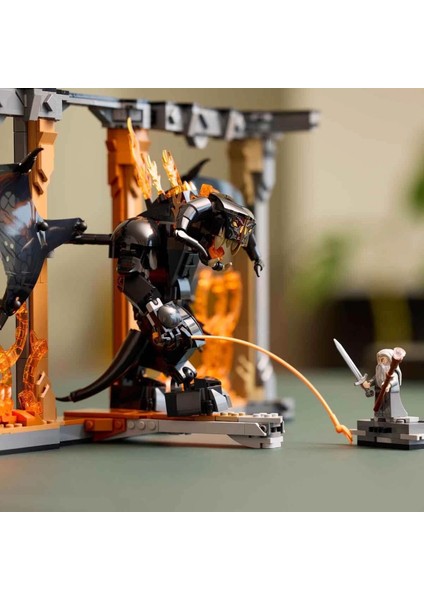 LEGO Icons Yüzüklerin Efendisi: Balrog Kitaplık Dekoru 10367 modelleri