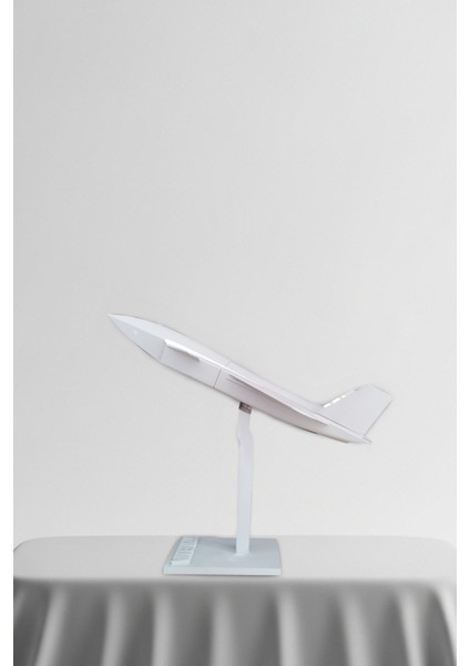 Kızılelma Savaş Uçağı Figür Hediyelik Konsept Model