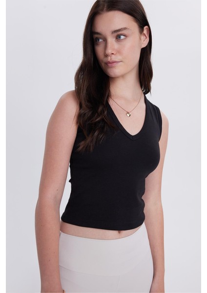 Kadın Slim Fit Dar Kesim V Yaka Sıfır Kol Pamuklu Ribanalı Siyah Bluz fiyatları