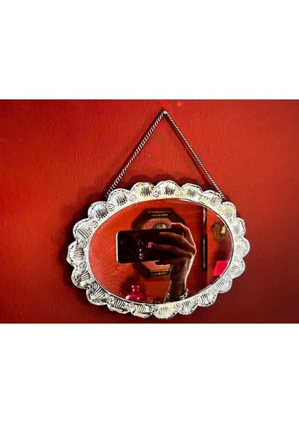 Gümüş Duvar Aynası 20,5 cm 15,5 cm Ölçülerinde - Kenarında Hafif Ezikler Mevcuttur modelleri