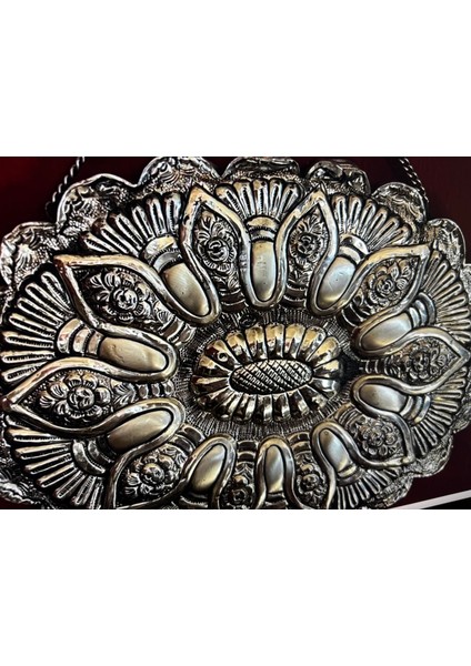 Gümüş Duvar Aynası 20,5 cm 15,5 cm Ölçülerinde - Kenarında Hafif Ezikler Mevcuttur indirimleri