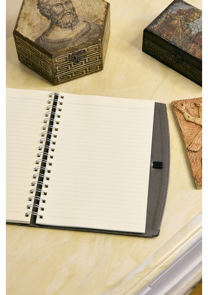 Kişiye Özel Gri Düz Vegan Deri Lastikli Gizli Spiralli 240 Sayfa Çizgili Not Defteri fiyatları