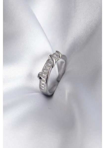 Pirinç Gümüş Renk Su Yolu Zirkon Taşlı Kadın Yüzük - Lisinya