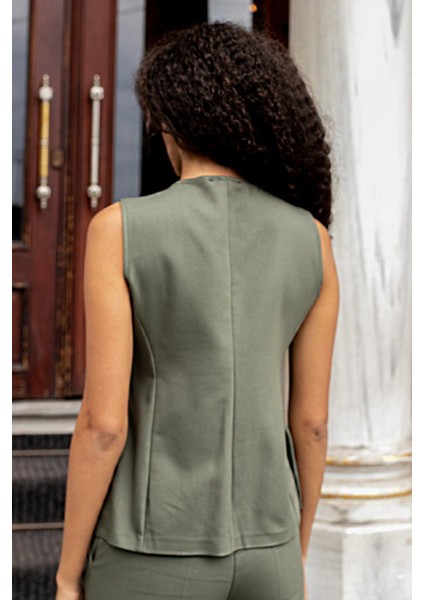 Kadın V Yaka Cep Kapaklı Düğmeli Hafif Esnek Kumaş Yelek-Haki