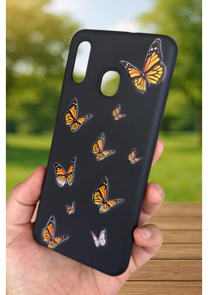 Samsung Galaxy A20 - Turuncu Kelebek Desenli Silikon Darbe Emici Klasik Korumalı Rubber Kılıf modelleri