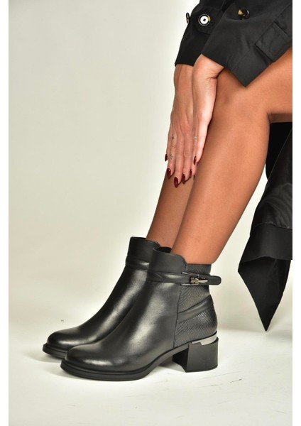 V555258003 Siyah Hakiki Deri Kalın Topuklu Kadın Bot