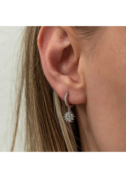 Gümüş Sallantılı Güneş Kadın Küpe fırsatları