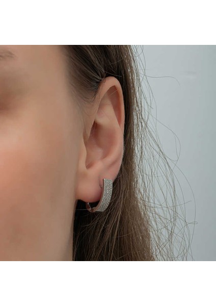 Gümüş 7 Sıra Beyaz Taşlı J Kadın Küpe fırsatları