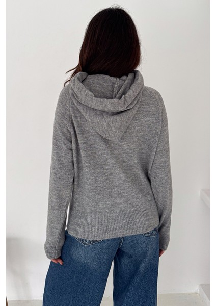 Kadın Fermuarlı Fiyonk Detaylı Triko Ceket – Pointed Hem Tasarım