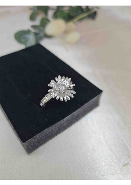 Gümüş Renk Papatya Taşlı Ayarlanabilir Kadın Yüzük – Işıltılı Zarif Model