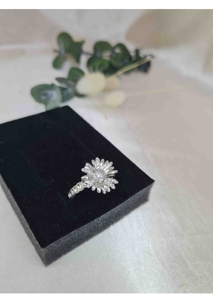 Gümüş Renk Papatya Taşlı Ayarlanabilir Kadın Yüzük – Işıltılı Zarif Model indirimleri