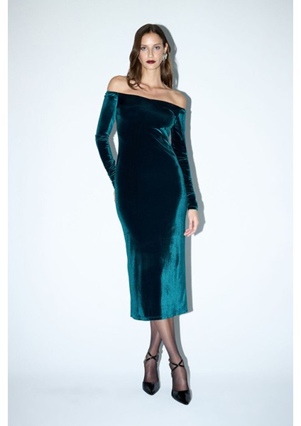 Omuzları Açık Kadife Elbise Yesil 12446046000 fırsatları