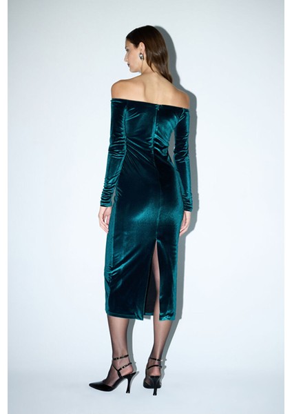Omuzları Açık Kadife Elbise Yesil 12446046000