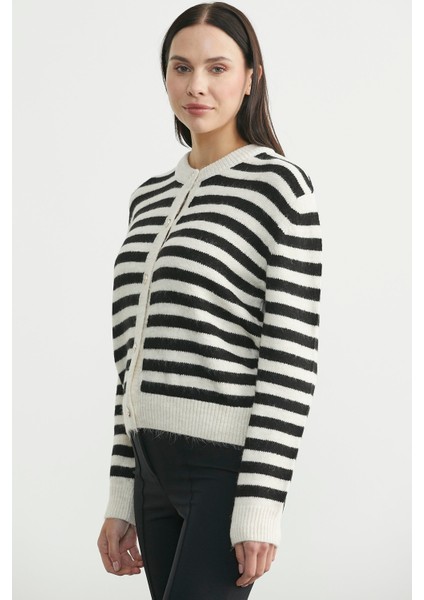 Çizgili Metal Düğmeli Triko Hırka - Siyah fırsatları