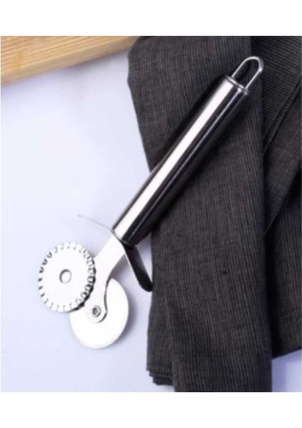 Metal Pizza Kesme Aparatı – Keskin ve Dayanıklı