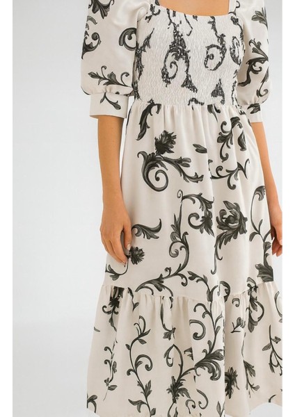 Önü ve Arkası U Kare Yaka Desenli Volanlı Lastikli Kısa Kol Göğsü Gipeli Elbise