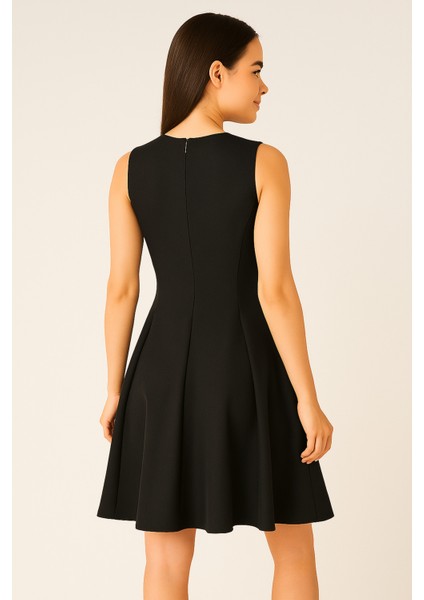 Kloş Etekli Bağlama Detaylı Kolsuz Kadın Mini Elbise fırsatları