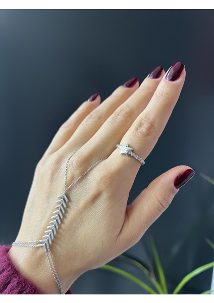 Taşlı Sıralı Gümüş Yıldız Yüzük