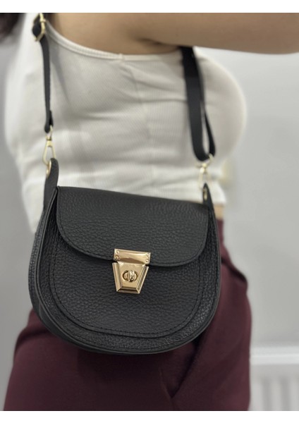 Klasik Kapaklı Siyah Cilt Çanta