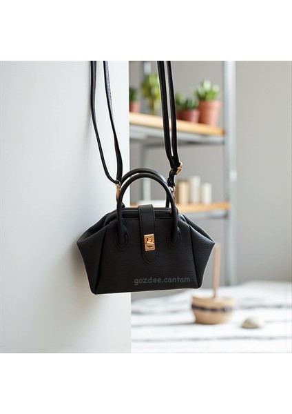 Kilitlenebilir Üçgen Şekilli Kadın El ve Omuz Çanta fiyatları