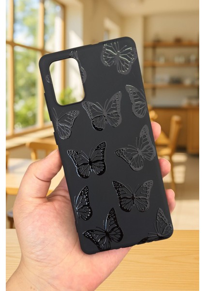Samsung Galaxy A71 Uyumlu Siyah Kelebek Desenli Silikon Darbe Emici Klasik Korumalı Rubber Kılıf