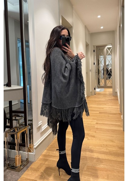 Püsküllü Triko Panço- Antrasit indirimleri