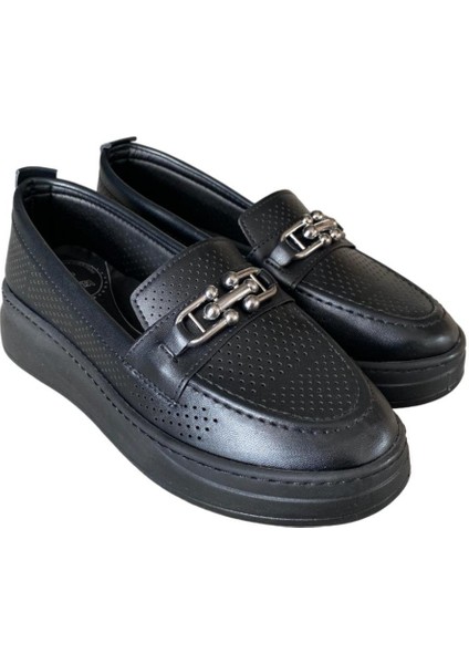 Siyah Deri Zincir Detaylı Ortopedik Loafer Ayakkabı