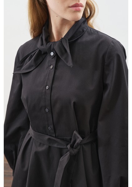 Yakası Bağlama Detaylı Elbise Siyah fiyatları