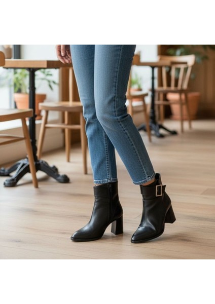 Siyah Hakiki Deri Geniş Tokalı Sivri Burunlu Kadın Kalın Topuklu Bot