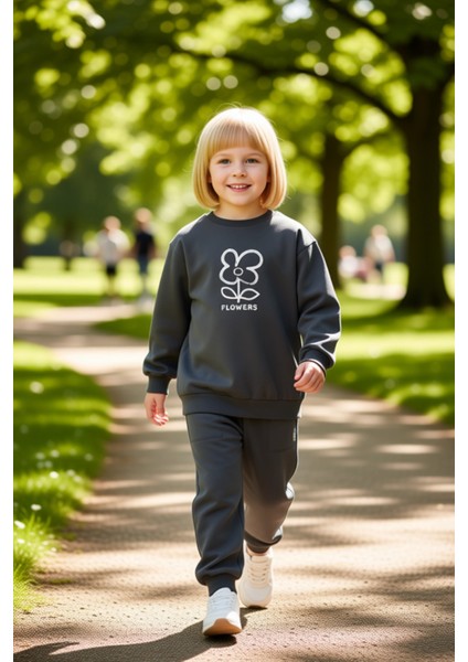 Kız Çocuk Pamuklu Örme Takım Çiçek Desenli Bisiklet Yaka Üst ve Eşofman Altı Kaliteli Şık Rahat modelleri