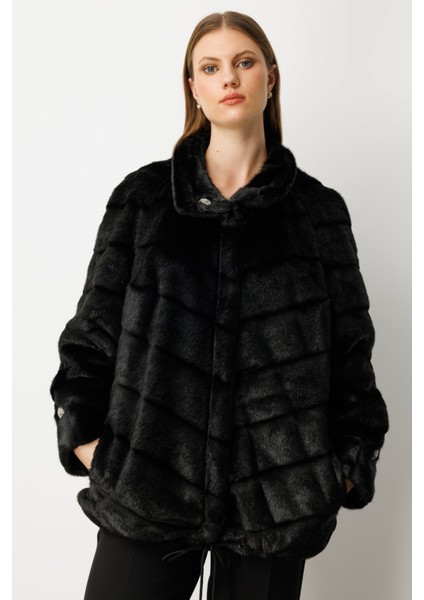 Kadın Büyük Beden Metal Aksesuarlı Peluş Kaban 6305 Siyah