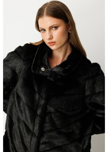 Kadın Büyük Beden Metal Aksesuarlı Peluş Kaban 6305 Siyah modelleri