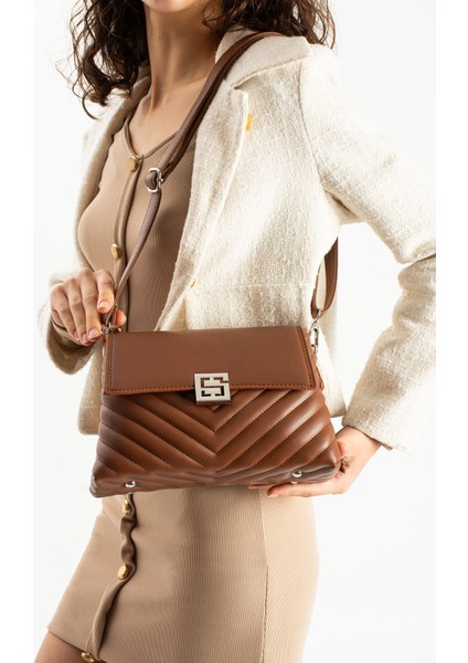 Asel Çanta,şık Tasarımlı TABA Kadın Orta Boy Çapraz Çanta ,nakış ve Kapak Detaylı Omuz Çantası modelleri