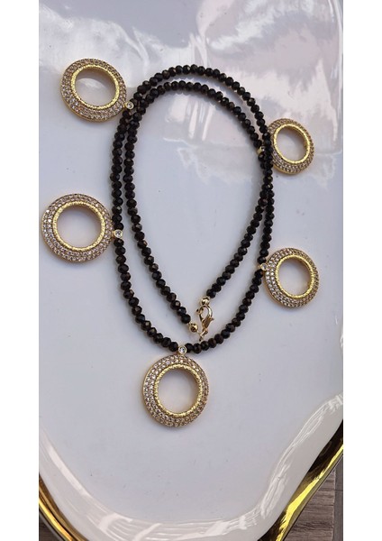 🖤 Şık ve Asil: Siyah Kristal Boncuklu 5'li Çeyrek Altın Koymalı Kolye 🖤