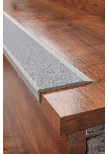 Kaydırmaz Aluminyum Basamak Köşe Profili (7 cm Genişlik x 1.7 cm Rıht x 2.5 M Boy, Açık Gri) modelleri