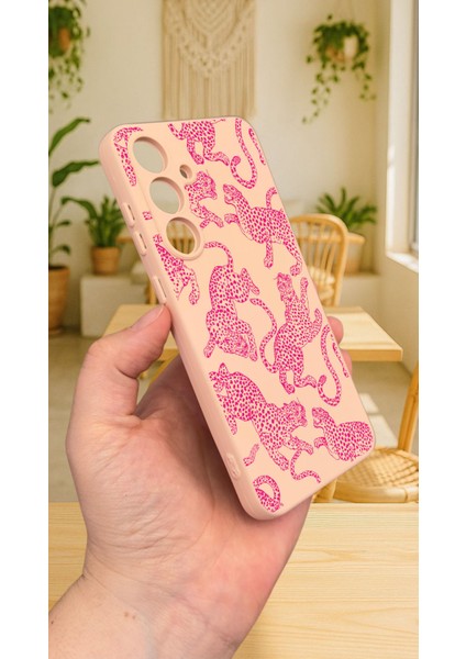 Samsung Galaxy A35 -Pembe Leopar Desenli Silikon Darbe Emici Klasik Korumalı Rubber Kılıf modelleri