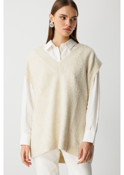 Ekstra Oversize V Yaka Uzun Krem Rengi Süveter modelleri