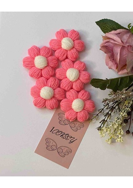El Örgüsü Pembe Çiçek Motif – 5’li Set | Hırka, Kazak, Yelek ve Dekoratif Süsleme Aksesuarı (4,5 Cm)