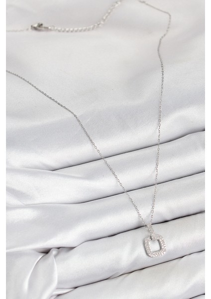 Bfs Pirinç Zirkon Taşlı Kare Model Gümüş Renk Kadın Kolye fiyatları