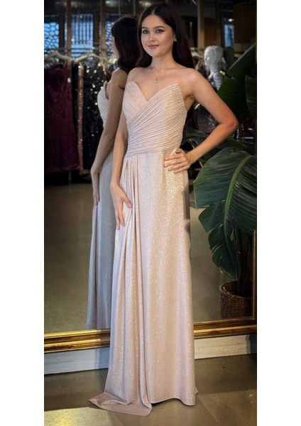 Gold Straplez Yaka Göğüs Dekolteli Düz Kesim Likralı Parlak Kumaş Uzun Abiye Elbise 11083-01 fiyatları