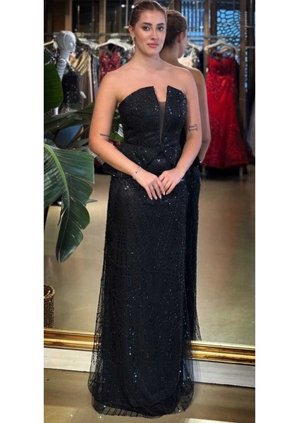 Siyah Straplez Yaka Sırt Dekolteli Düz Kesim Pullu Boncuklu Uzun Abiye Elbise 11116-02