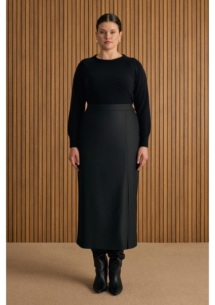 Önü Pilikaşe Yırtmaç Detaylı Etek