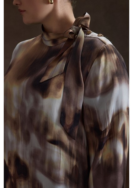 Desenli Yakası Bağcık Detaylı Viscon Elbise indirimleri