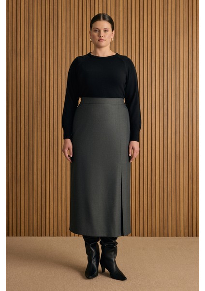 Önü Pilikaşe Yırtmaç Detaylı Etek