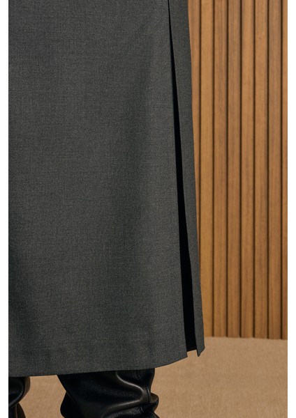 Önü Pilikaşe Yırtmaç Detaylı Etek fırsatları