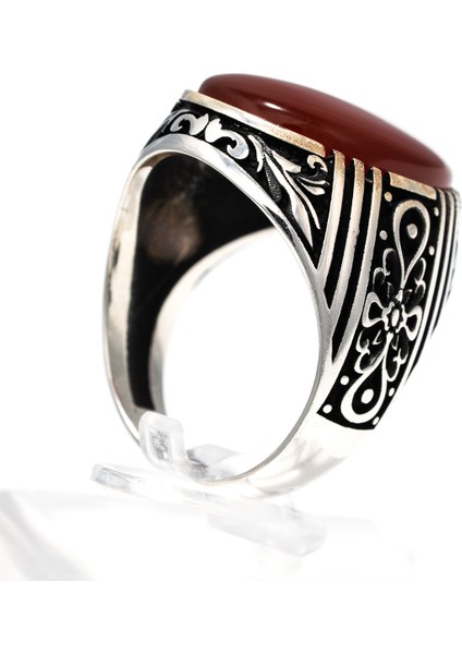 Kırmızı Akik Taşlı 925 Ayar Gümüş Erkek Yüzük – Zarif ve Asil Görünüm