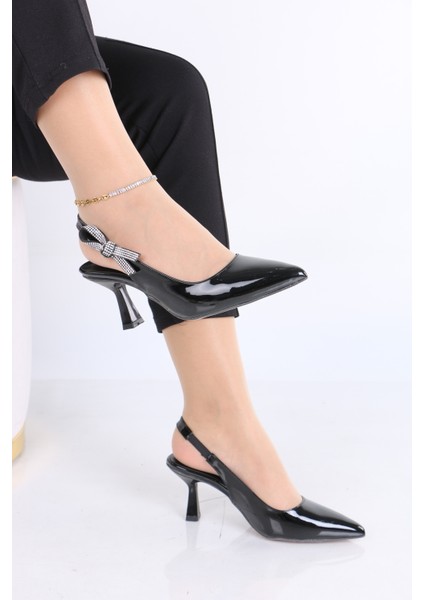 Sivri Burun Siyah Rugan Topuklu Ayakkabı – Işıltılı Taşlı Kurdele Detaylı fiyatları
