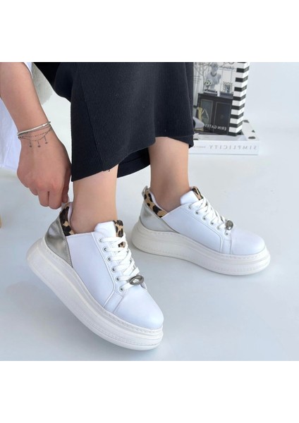 Gasta Beyaz Cilt Gümüş Detaylı Bağcıklı Spor Ayakkabı fırsatları