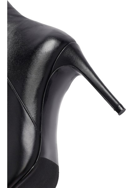 Kadın Siyah Fermuarlı Yüksek Ince Topuklu Deri Bot 25WFD133018