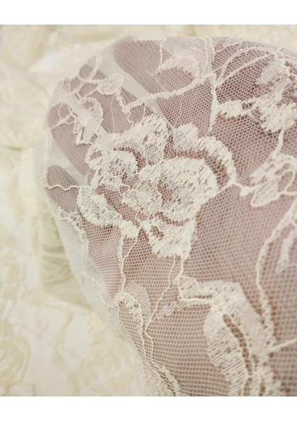 Krem Renkte Dantel (En 140 cm x Boy 275 Cm)